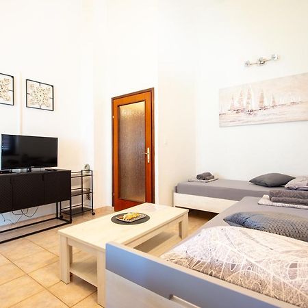 Apartments Ela Новалья Экстерьер фото